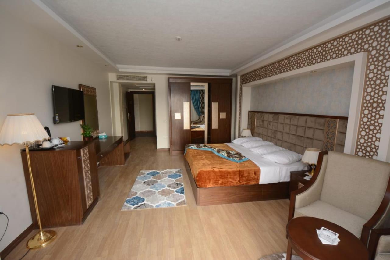 Szálloda Nile Transport 5*