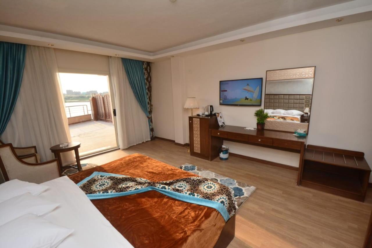 Nile Transport Hotel Ausim